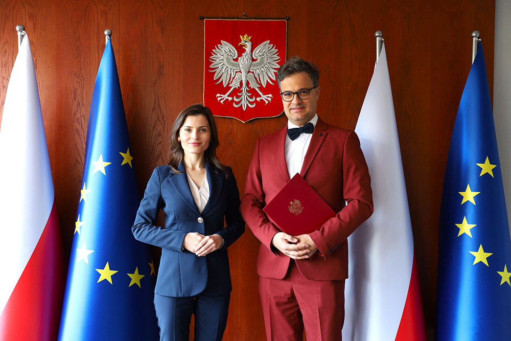 zdjęcie przedstawia Wojewodę Wielkopolskiego oraz powołanego Wielkopolskiego Wojewódzkiego KOnserwatora Zabytków